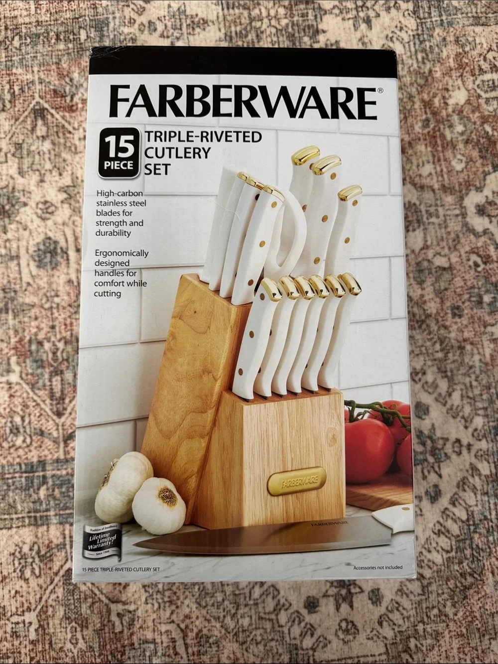NWT Farberware 15 Piece Triple-Riveted Cutlery Set